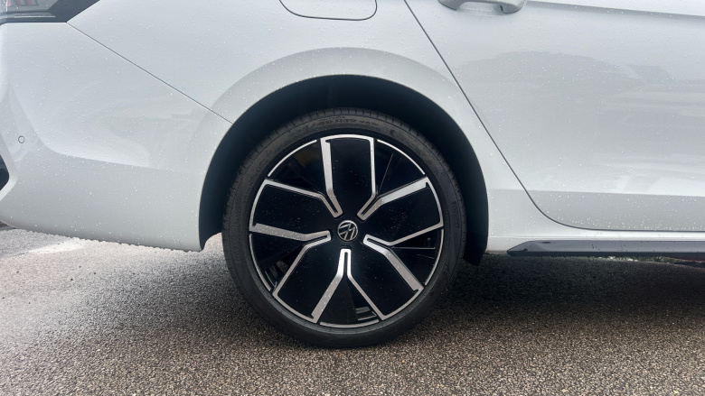 Volkswagen Passat 1.5 TSI eHybrid R-Line 5dr DSG Estate